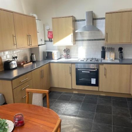 St Annes Apartment 4 - Sleeps 6 - Free Parking Lytham St Annes Exterior photo