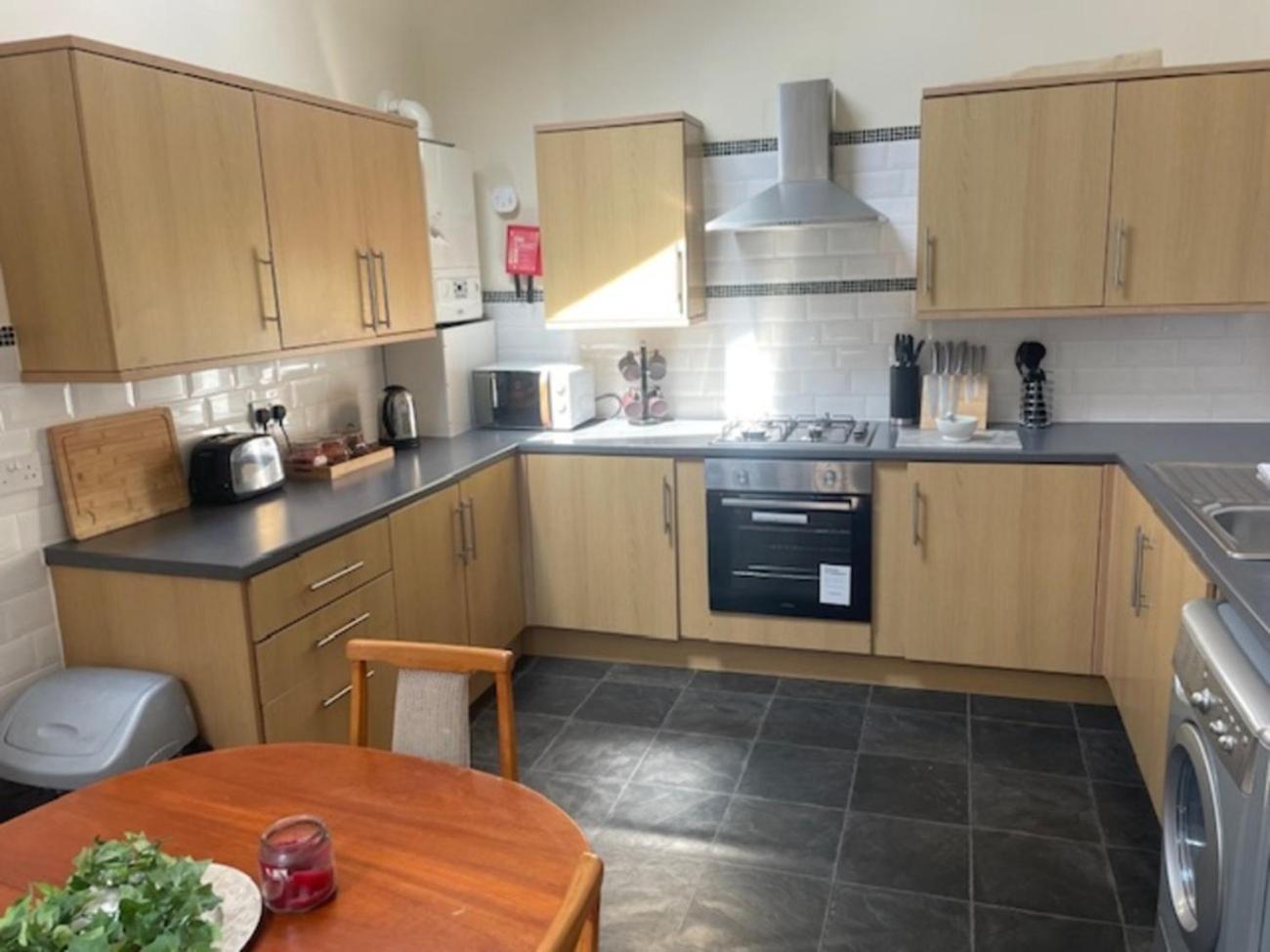 St Annes Apartment 4 - Sleeps 6 - Free Parking Lytham St Annes Exterior photo
